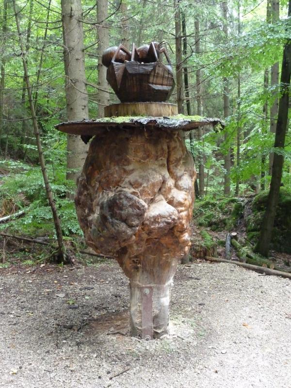 Skulptur am Bergwaldpfad; (c) Stephan Matthiesen