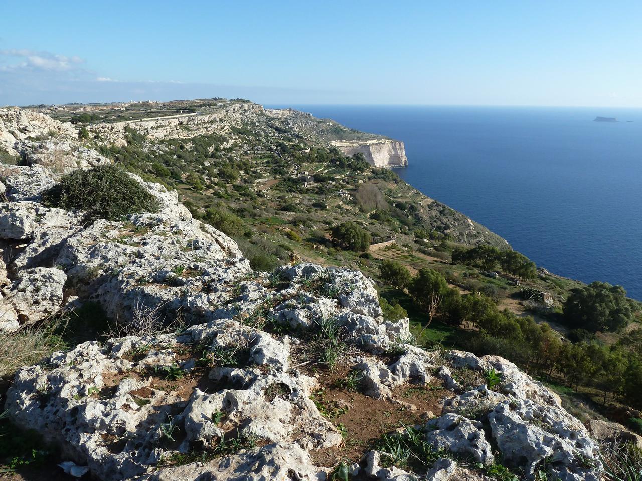 Wabenverwitterung auf Malta; (c) Stephan Matthiesen