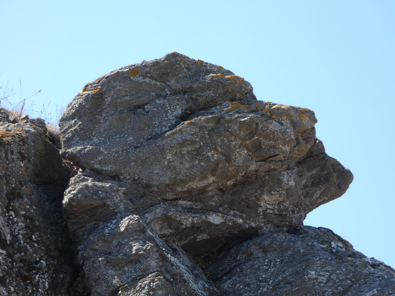 Felsgesicht in Sinemorez; (c) Stephan Matthiesen 2021